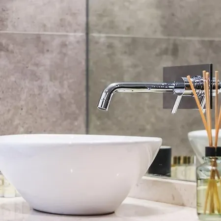 Апартаменты Outstanding Liberdade Spacious 2 Bedroom W Ac Лиссабон