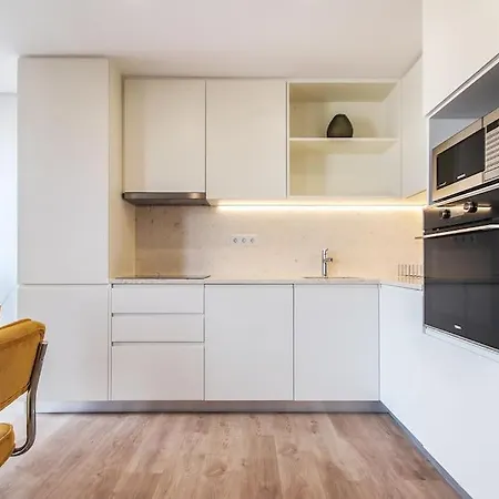 Outstanding Liberdade Spacious 2 Bedroom W Ac