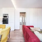 Outstanding Liberdade Spacious 2 Bedroom W Ac Апартаменты *