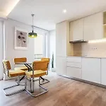 Outstanding Liberdade Spacious 2 Bedroom W Ac Лиссабон