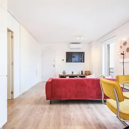 Outstanding Liberdade Spacious 2 Bedroom W Ac 公寓 *