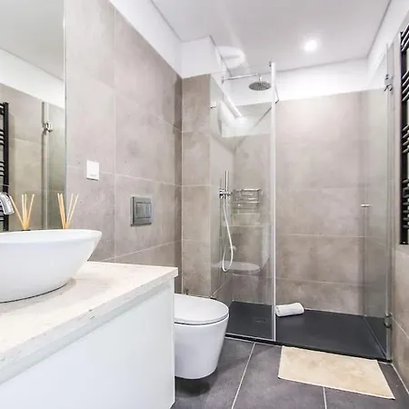 Outstanding Liberdade Spacious 2 Bedroom W Ac Lägenhet